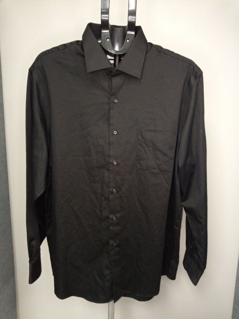 Van Heusen Men's Black Dress Shirt Size 34/35